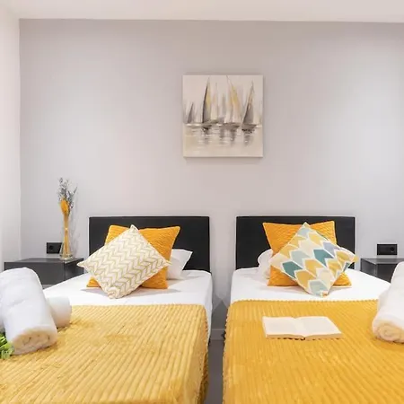 Апартаменты Beautiful 2br - 20 Meters From - In Center