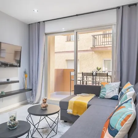 Апартаменты Beautiful 2br - 20 Meters From - In Center