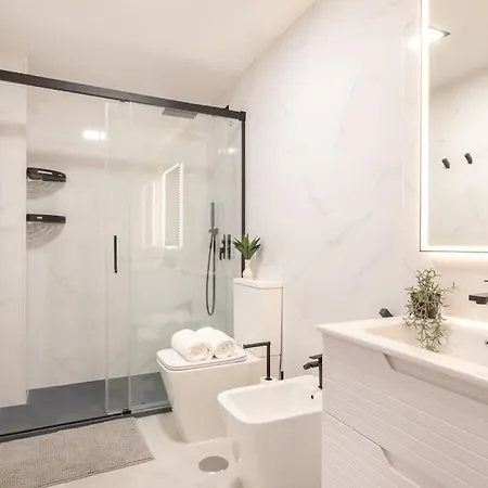 Beautiful 2br - 20 Meters From - In Center Апартаменты Фуэнхирола